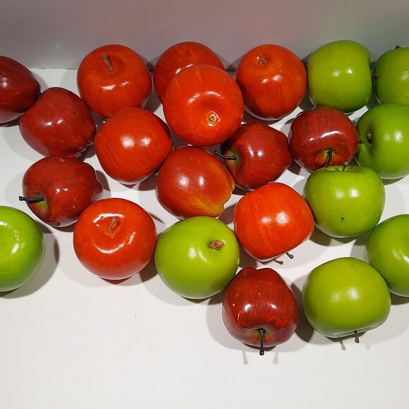 Wooden Basket with Red and Green Apples - Picture 7 of 8
